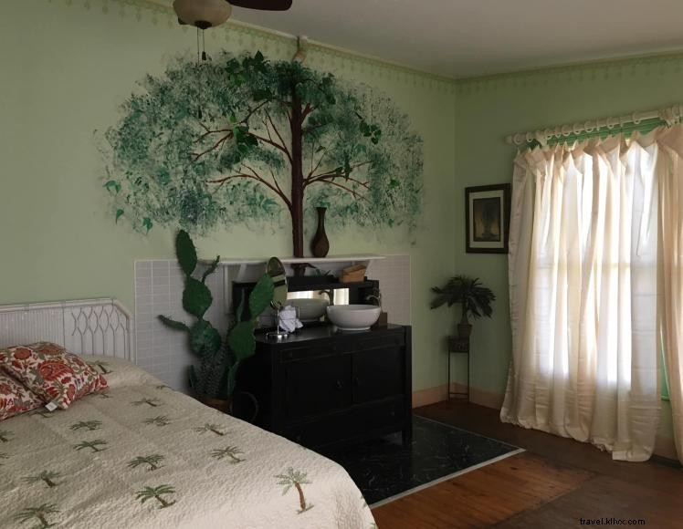 583 West Inn – Your Charming Weekend Getaway