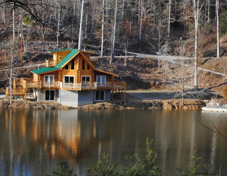 Sleepy Bear s Dream: A 7‑Person Log Cabin Retreat on Beartrack Lake