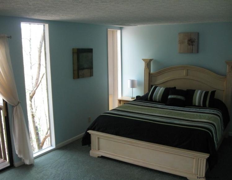 Apple Valley Treehouse Condo – Luxury Retreat in Lake Cumberland State Resort Park