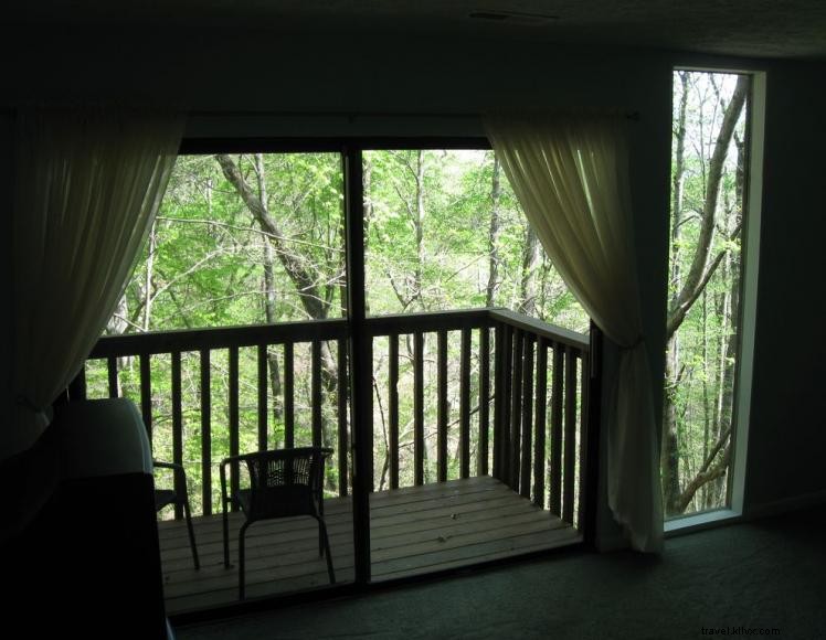 Apple Valley Treehouse Condo – Luxury Retreat in Lake Cumberland State Resort Park