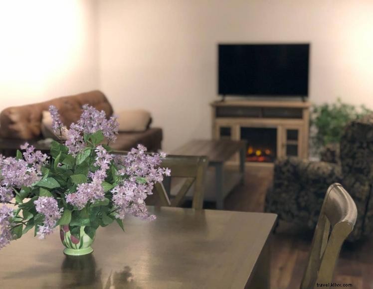 AirBourbon & Branch – Cozy 2‑Bedroom Apartment in Historic Bardstown