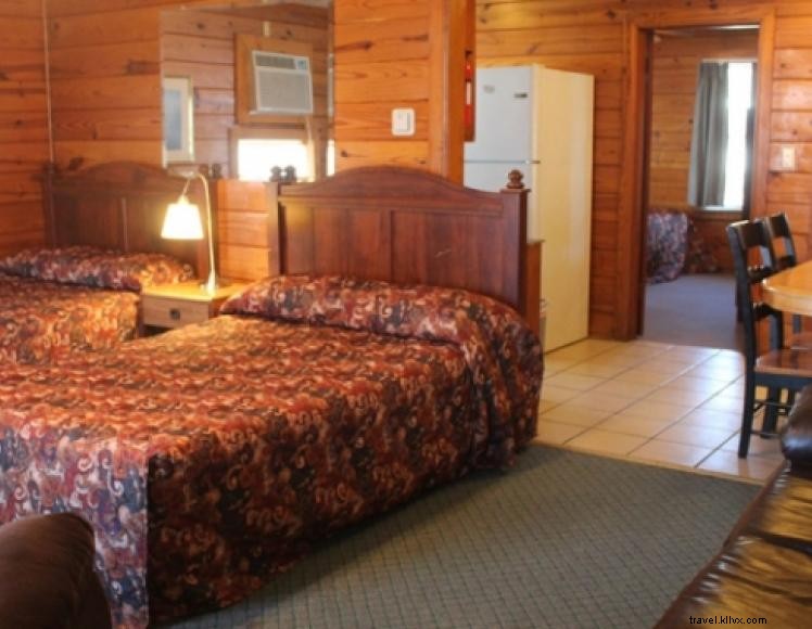 Aurora’s Kentucky Lake Cottages – Family‑Friendly Retreat with Pool & Games