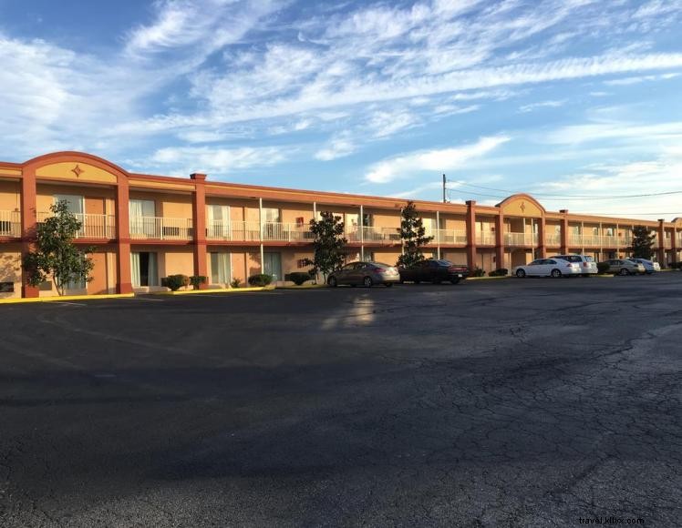 America s Best Value Inn & Suites – 38 Modern Rooms, Free Breakfast & Pool in Williamstown, KY