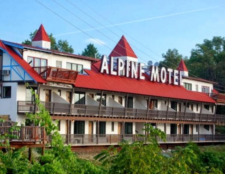 Alpine Mountain View Resort – Luxury Riverfront Retreat in Burkesville, KY
