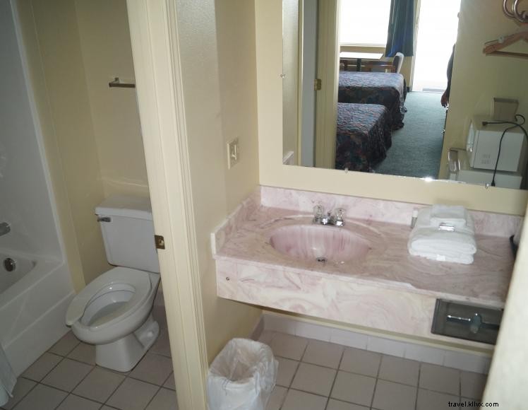 Alligator Inn – Budget Lake Cumberland Motel with Pool