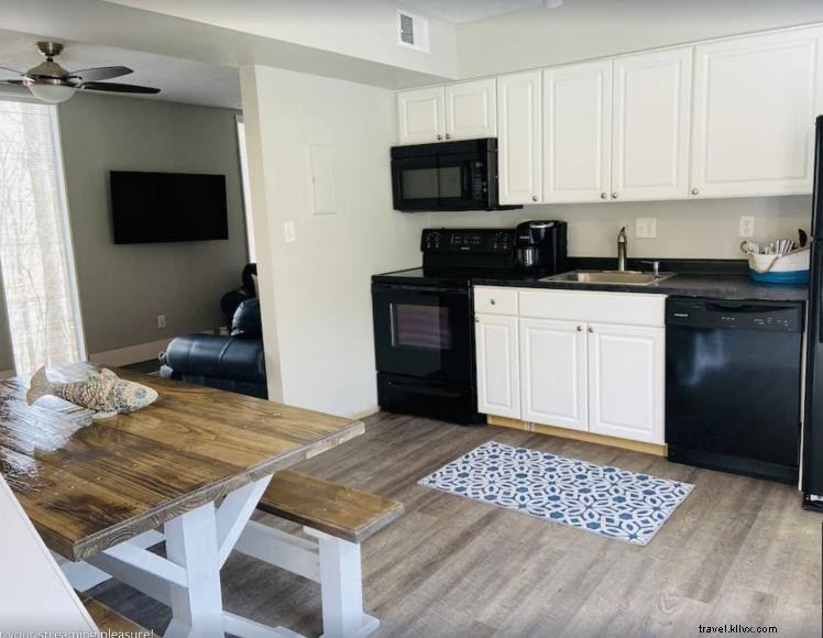 Apple Sally s G‑1 Condo – 2‑Bedroom Lake Cumberland Retreat in Apple Valley