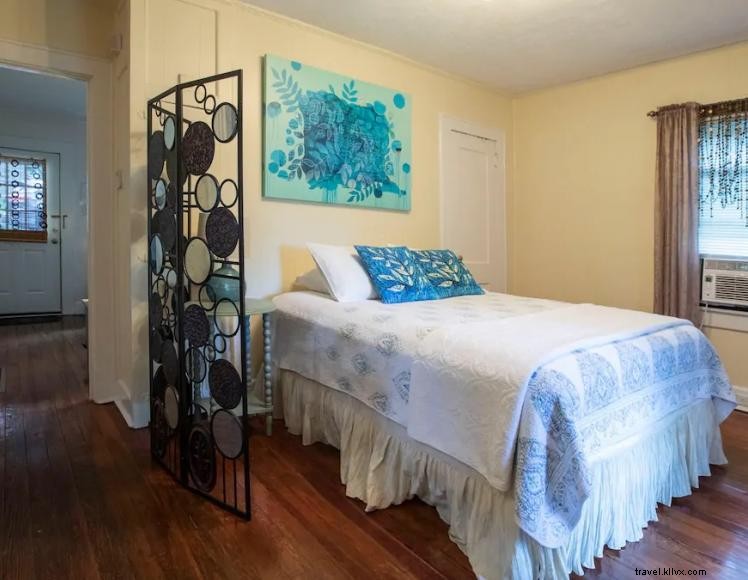 Berea Painter’s Cottage – Artistically Decorated Retreat Near Berea College