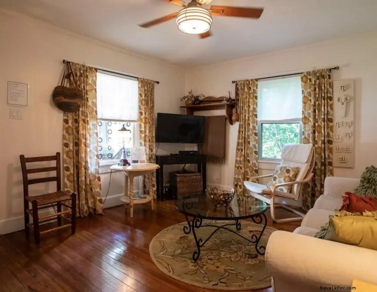 Berea Painter’s Cottage – Artistically Decorated Retreat Near Berea College