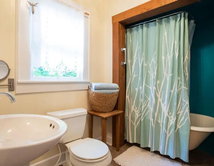 Berea Painter’s Cottage – Artistically Decorated Retreat Near Berea College