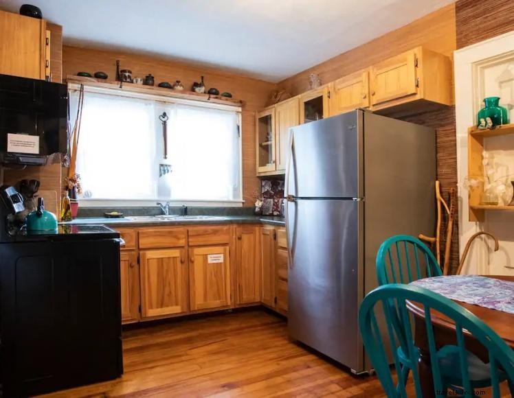 Berea Painter’s Cottage – Artistically Decorated Retreat Near Berea College