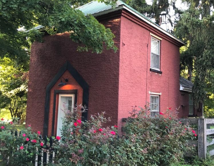 Bourbon Oak Smokehouse Cottage – Cozy 4‑Guest Retreat in Bardstown