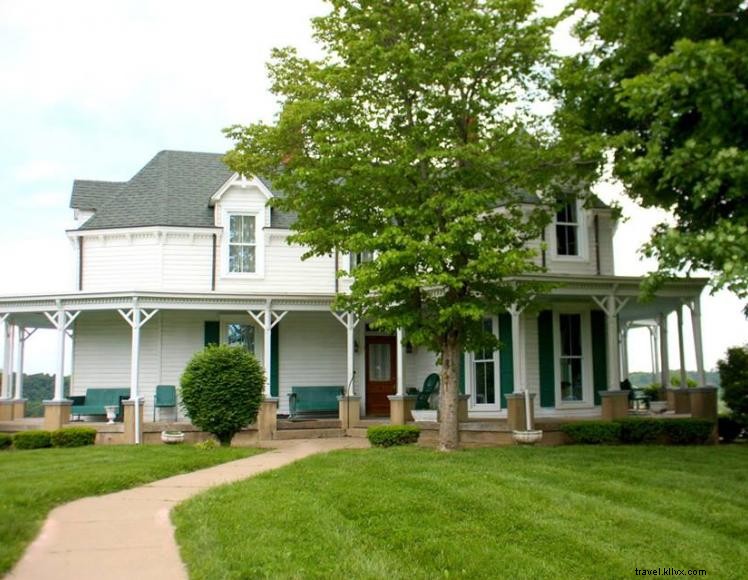 Historic 3‑Bedroom Victorian Home on the Ohio River