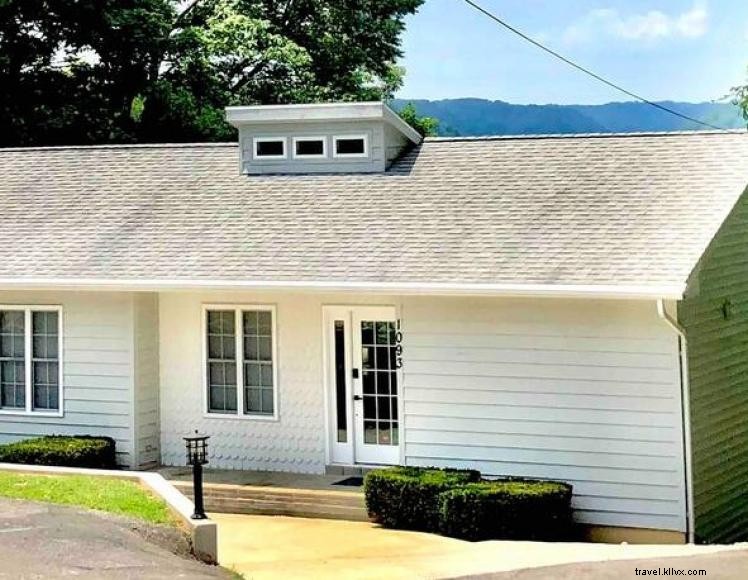 BKGY Properties – Stunning Lake Cumberland Retreat in Harbor Springs, KY