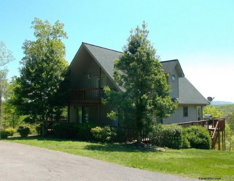 Stunning Lakeside Chalet‑Style Home – 901 Cart Bell Ridge Rd, Monticello, KY