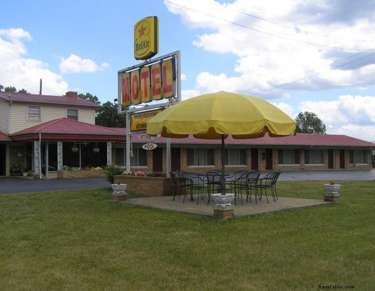Bel Air Motel – Cozy Riverfront Stay in Gilbertsville, KY
