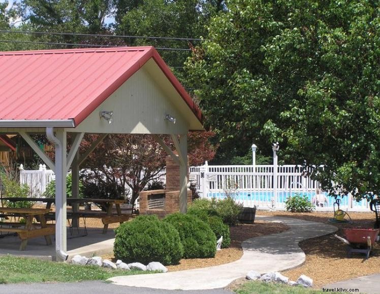Bel Air Motel – Cozy Riverfront Stay in Gilbertsville, KY
