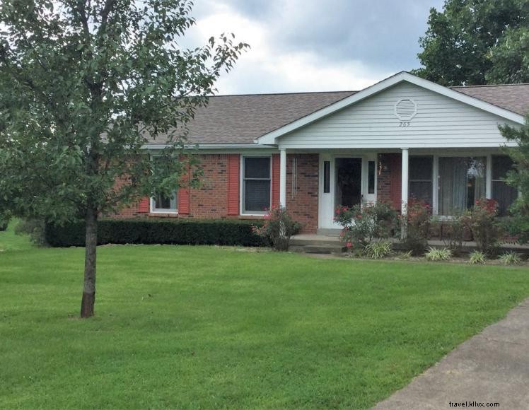 Bardstown Sweet Retreat – 1,300‑sq‑ft Home on ¾ Acre with Private Driveway