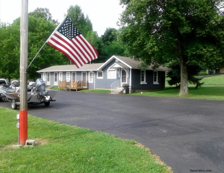 Barkley Dam Motel – Comfortable Lakeside Retreat with Modern Amenities