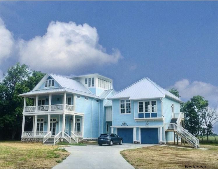 Bleubird s Nest: 3‑Story Home with Guest Rooms & Fitness Studio in Georgetown, KY