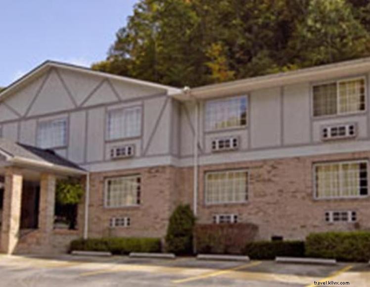 Brookshire Inn – Comfortable Stay Near Inez, KY