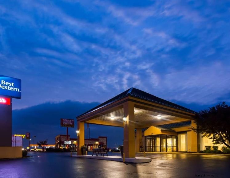 Best Western Holiday Plaza – 80‑Room Richmond Hotel with Pool & Conference Spaces