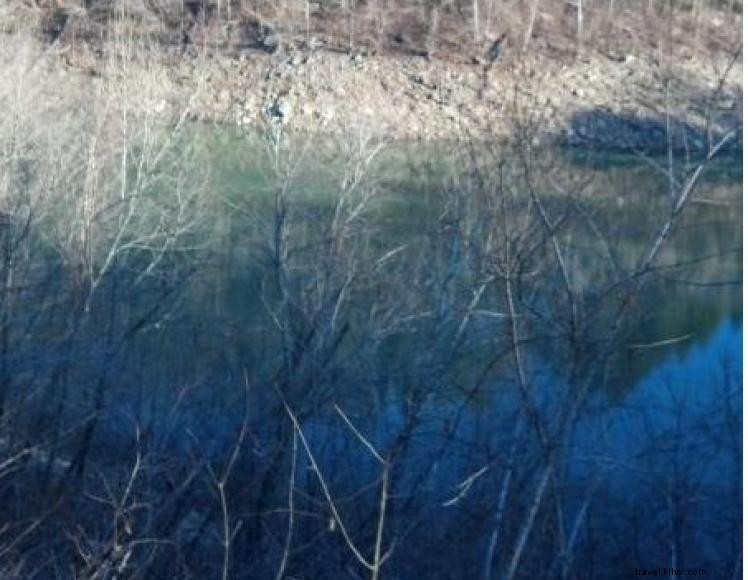 Buck Creek Bungalows – Lakefront 2‑Bed Retreat on Lake Cumberland