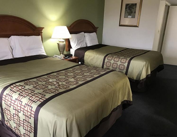 Big Spring Inn – Comfortable Stay Near Clear Creek Wildlife Area, Madisonville, KY