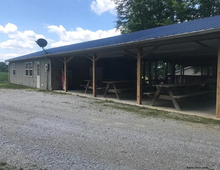 Country Haven: Cozy 2‑Bedroom Lake Cumberland Retreat with Fire Pit & Handicap Access