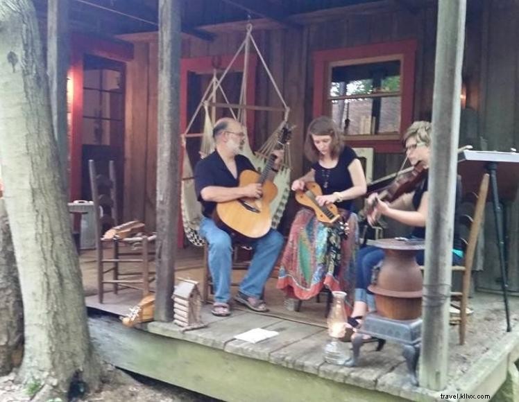 Captain’s Cabin Bed & Breakfast – Rustic Luxury & Culinary Experiences in Louisville, KY