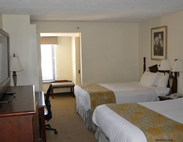 Clarion Inn & Suites – Renovated Comfort, Indoor/Outdoor Pool, Pet‑Friendly Hospitality
