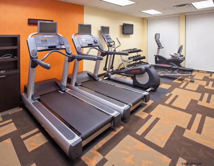 Courtyard by Marriott Louisville Northeast – Modern Comfort & Convenient Access