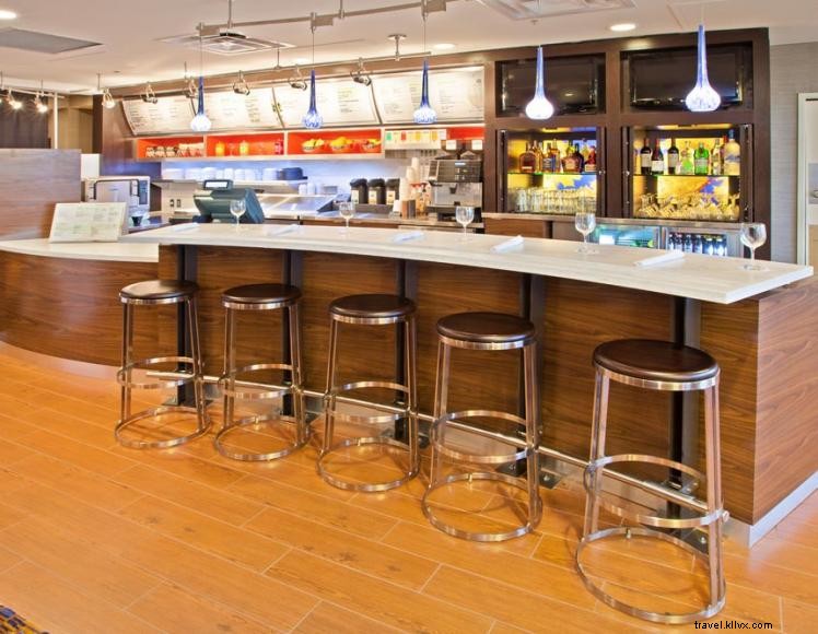 Courtyard by Marriott Louisville Northeast – Modern Comfort & Convenient Access