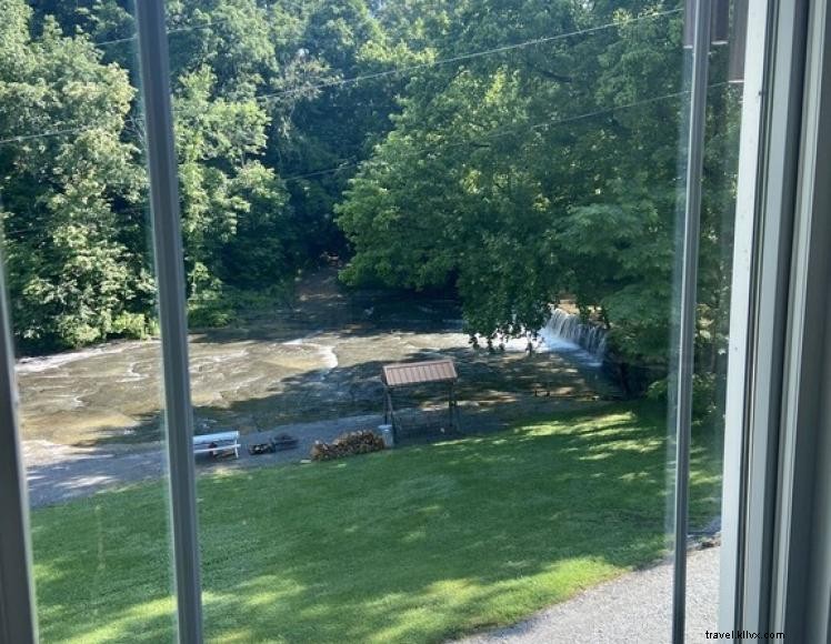 Creekside Cape Cod Retreat – Lake Cumberland Luxury Vacation Home