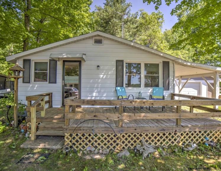 Cozy Cabin Retreat in Monticello, KY – 849 Sq Ft with Lakeside Views