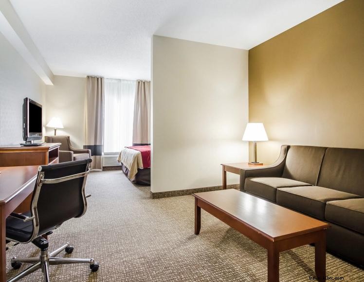 Comfort Inn Southwest – Newly Renovated Hotel Near Louisville Attractions