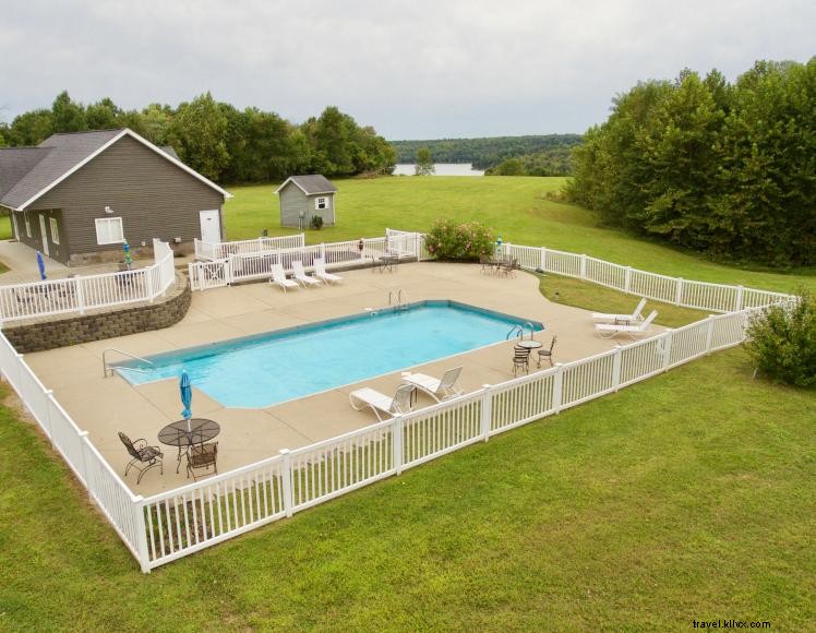 Taylorsville Lake Cottages: Luxury Rentals with Hot Tubs & Outdoor Activities