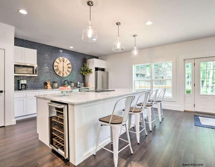 Casa dei Nonni – 4‑Bedroom Lakeside Retreat with Private Dock