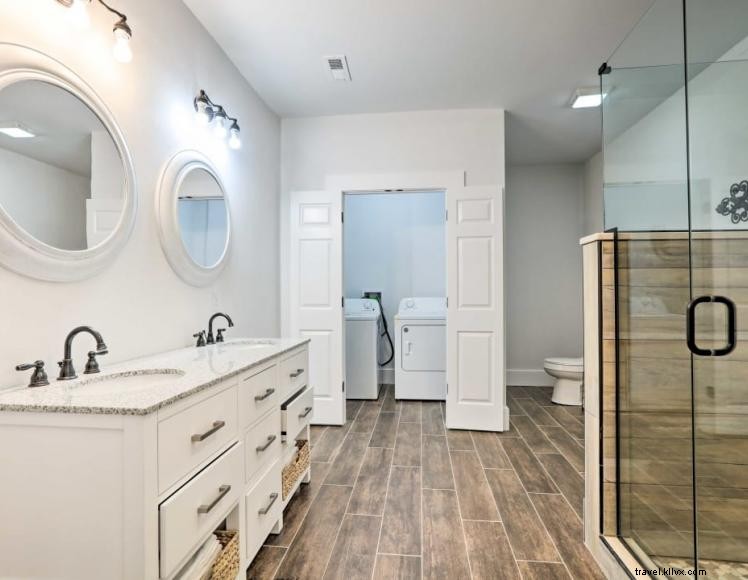 Casa dei Nonni – 4‑Bedroom Lakeside Retreat with Private Dock