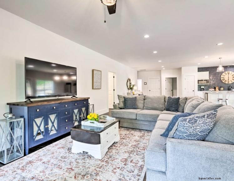 Casa dei Nonni – 4‑Bedroom Lakeside Retreat with Private Dock