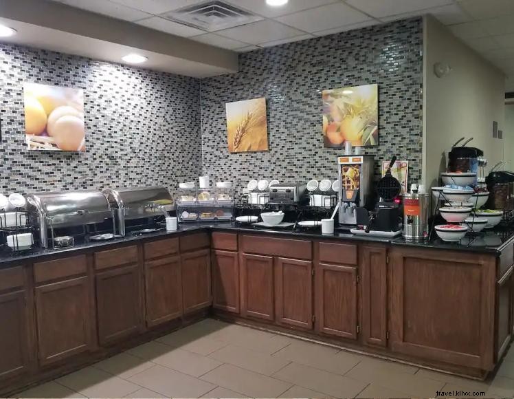 Comfort Inn & Suites Paducah – Luxury Suites, Pool, & Business Center
