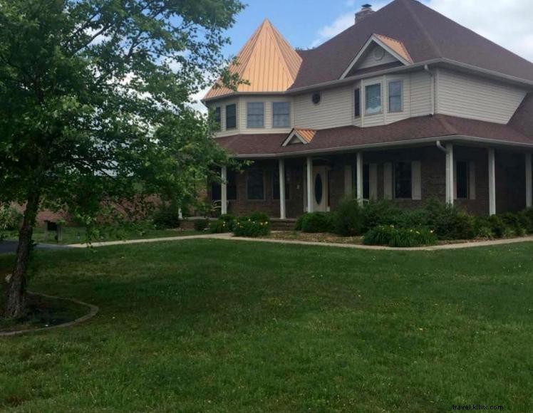 Copper Hollow Bed & Breakfast – Luxury Rooms, Whirlpool Baths & Country Breakfast in Burkesville, KY