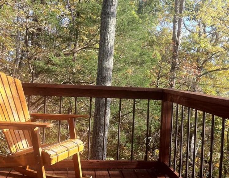 Luxury 2‑Bedroom Lake Cabin – 3‑Minute Drive to Lake Cumberland Marina