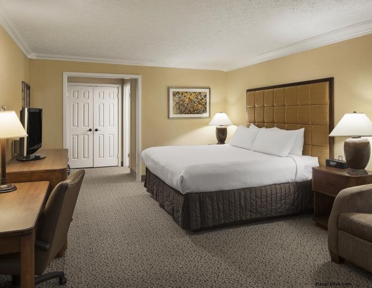 Crowne Plaza Louisville Airport – Premium Comfort & Convenient Access