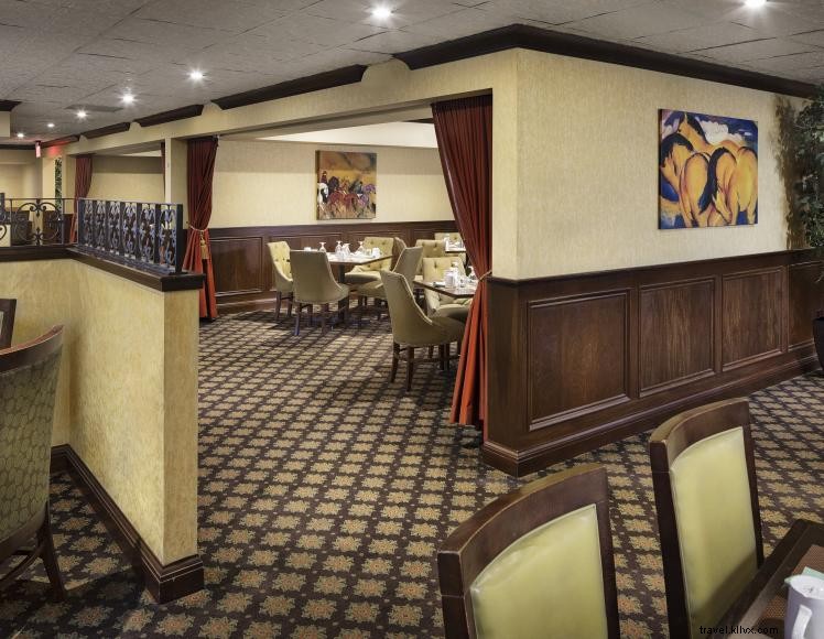 Crowne Plaza Louisville Airport – Premium Comfort & Convenient Access