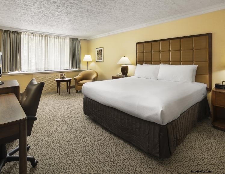 Crowne Plaza Louisville Airport – Premium Comfort & Convenient Access