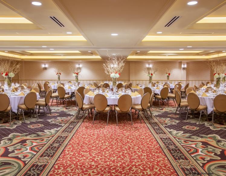 Crowne Plaza Louisville Airport – Premium Comfort & Convenient Access