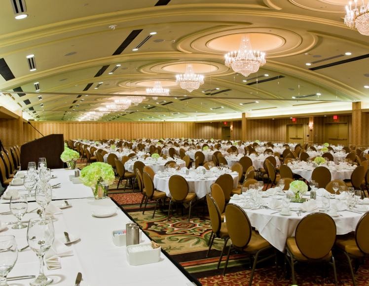 Crowne Plaza Louisville Airport – Premium Comfort & Convenient Access