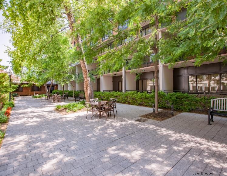 Crowne Plaza Louisville Airport – Premium Comfort & Convenient Access