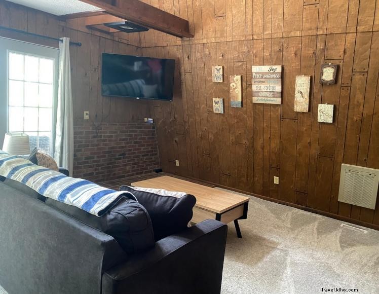 Cumberland Lodge – Premium Lake Cumberland Cabin Retreat in Jamestown, KY