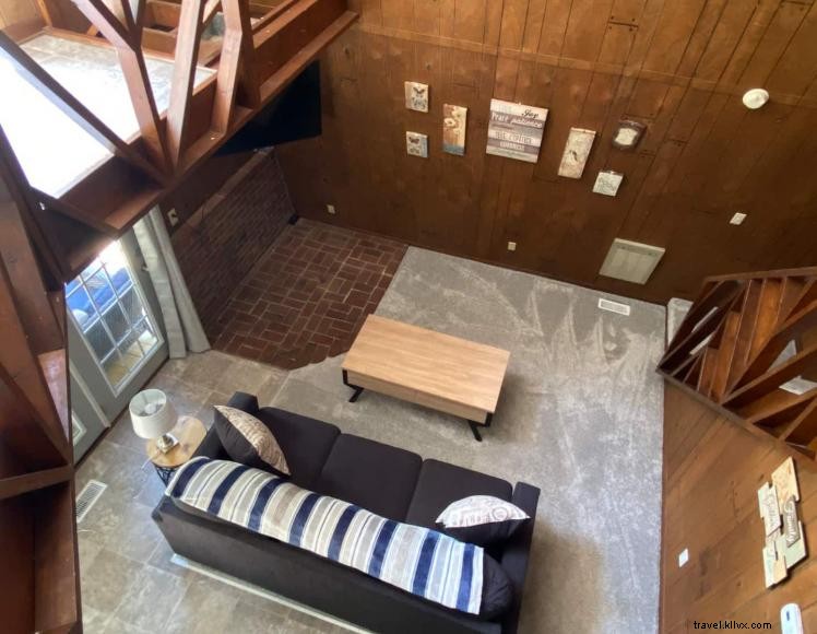 Cumberland Lodge – Premium Lake Cumberland Cabin Retreat in Jamestown, KY